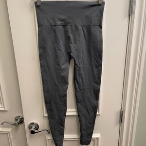 SET ACTIVE gray tee and legging set